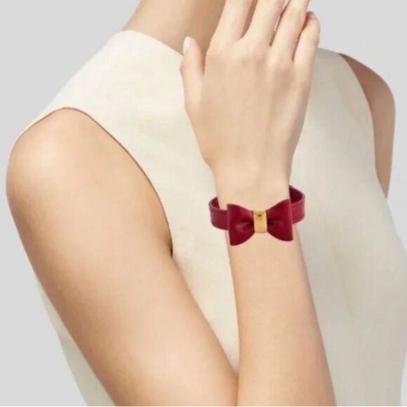 *Louis Vuitton* RARE Red Vernis Favorite 🌺Bow🌺 Leather Bracelet - Picture 2 of 6